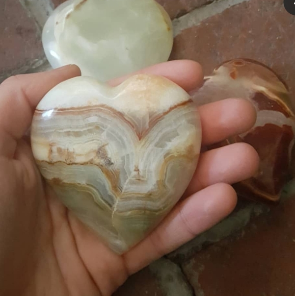 SALE Lovely Banded Onyx Heart Crystal Carving - Picture 3 of 4